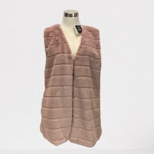 Echo Faux Fur Vest in Light Pink